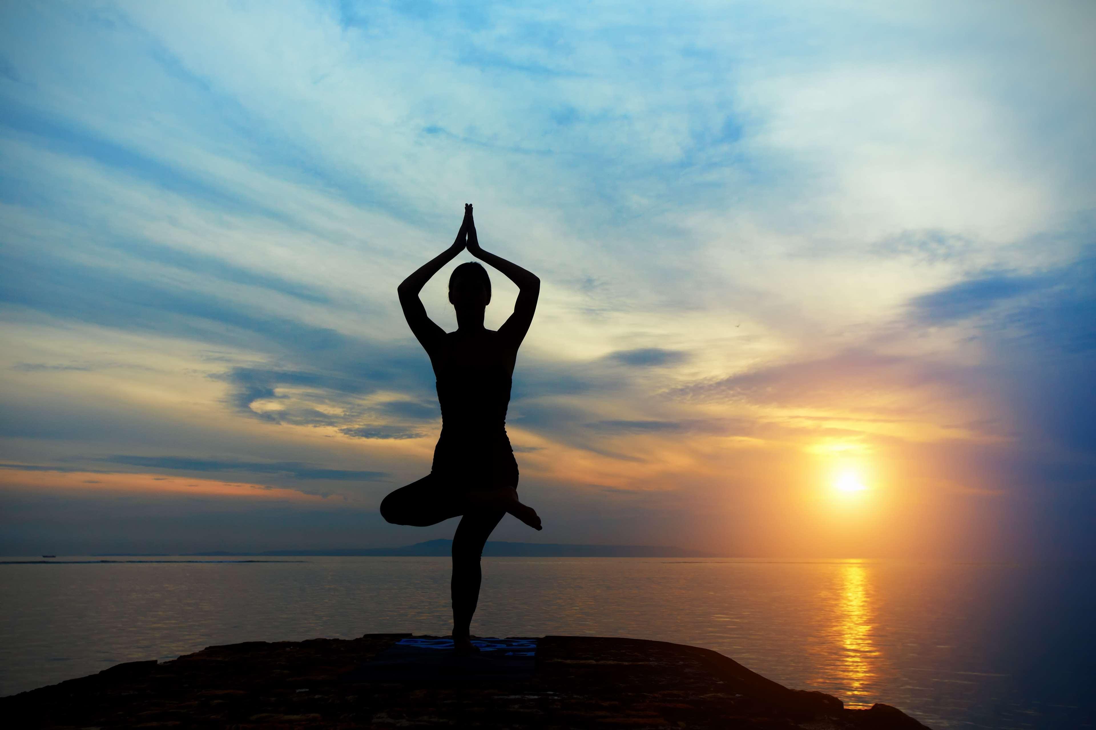 Hotel Conrad Bali Nusa Dua  Facilidades foto A person practicing yoga