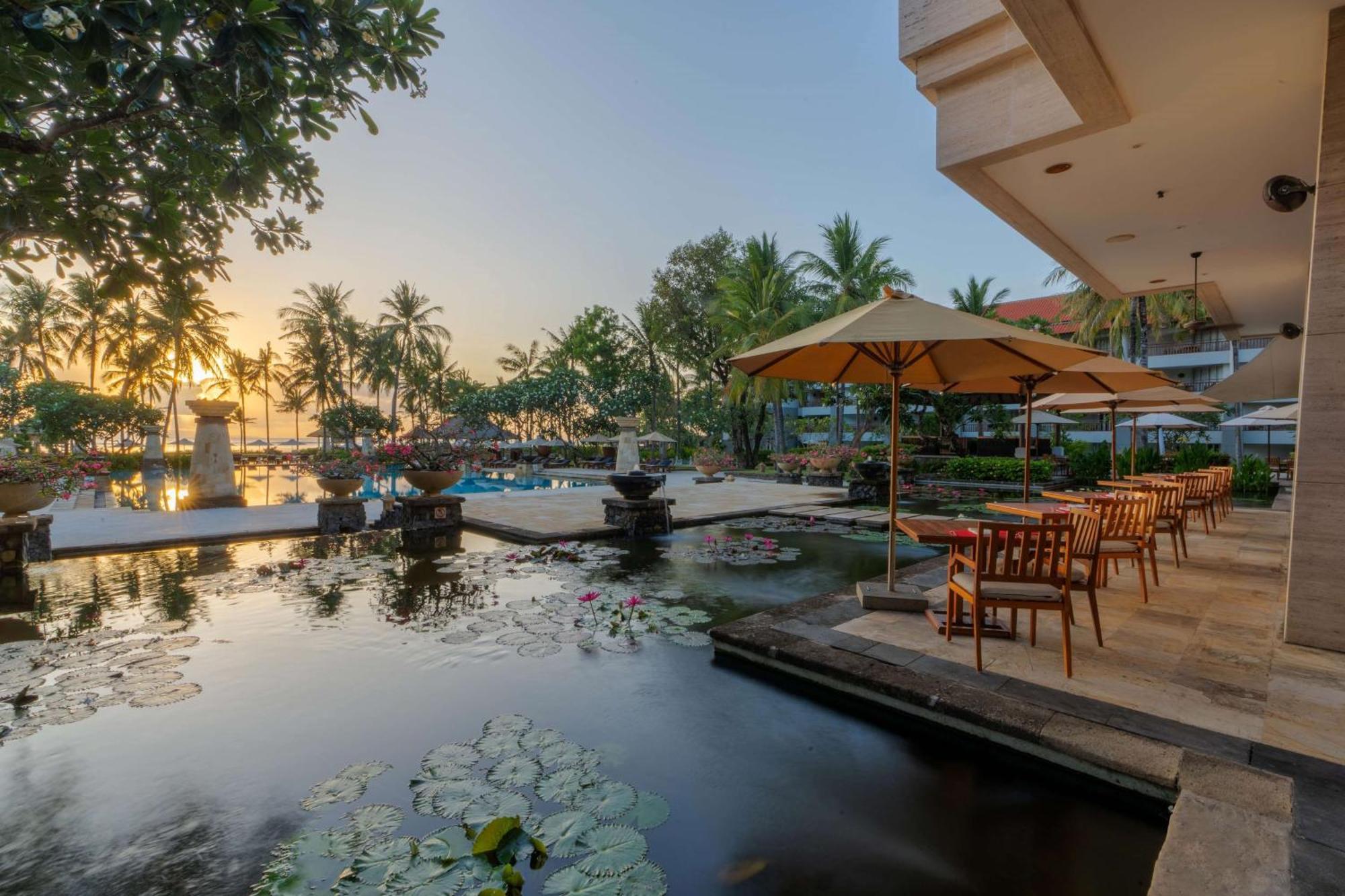 Hotel Conrad Bali Nusa Dua  Exterior foto The hotel's pool