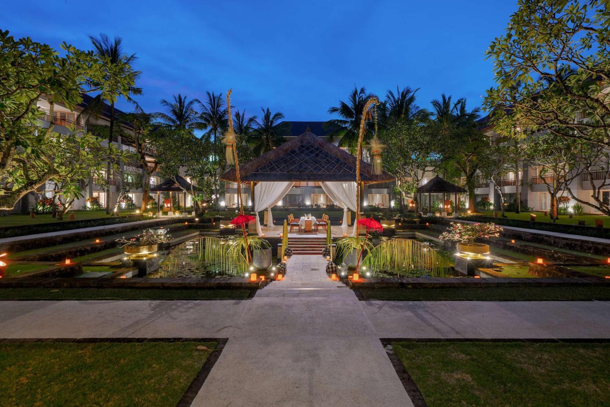 Hotel Conrad Bali Nusa Dua  Exterior foto The resort's main lobby