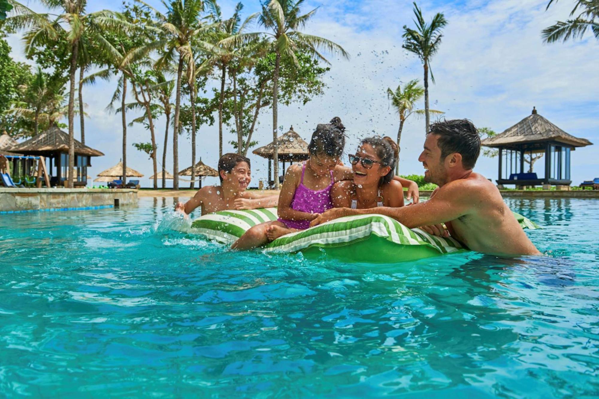 Hotel Conrad Bali Nusa Dua  Exterior foto The swimming pool at the resort