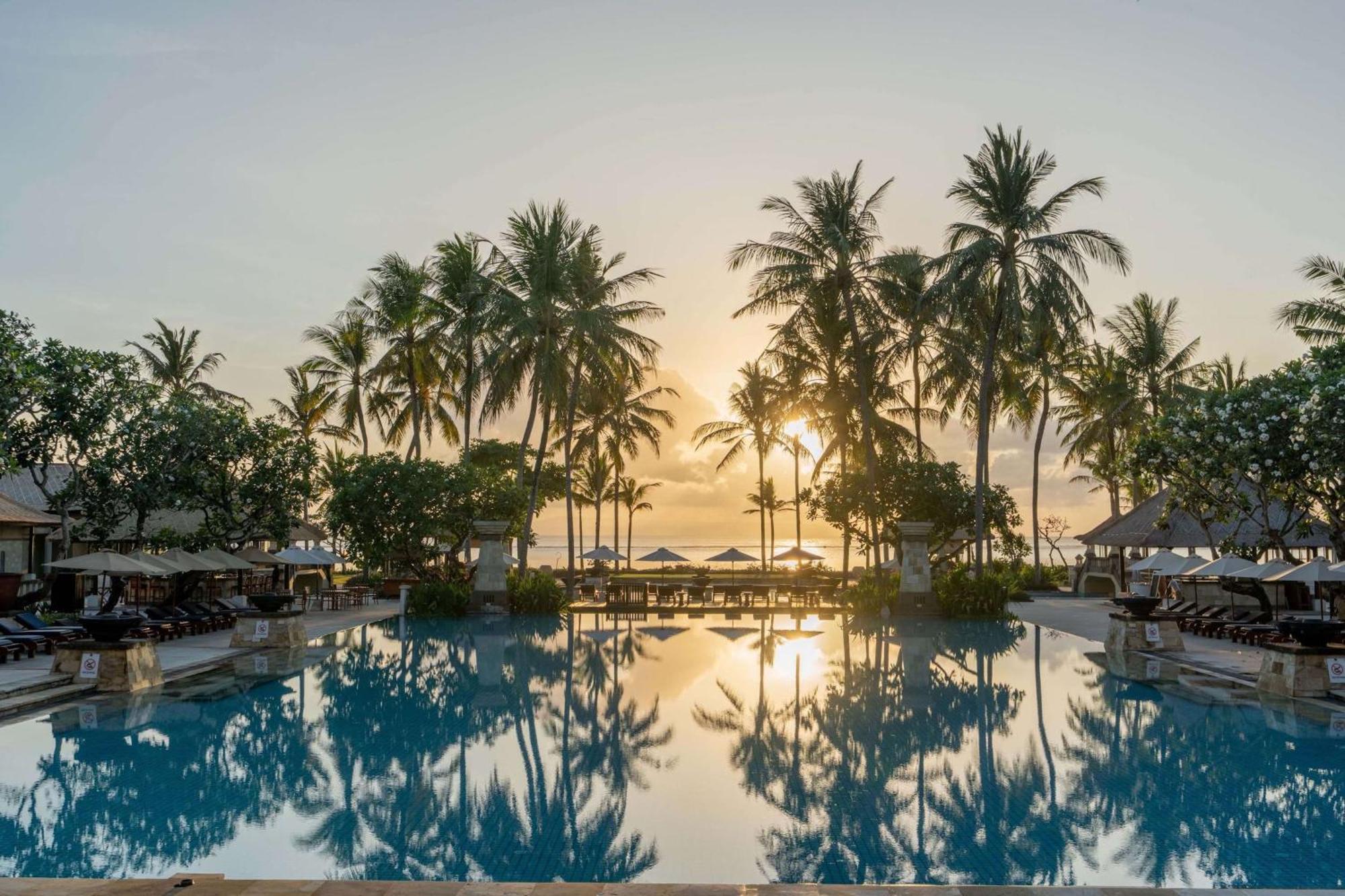 Hotel Conrad Bali Nusa Dua  Exterior foto Sunset at the pool